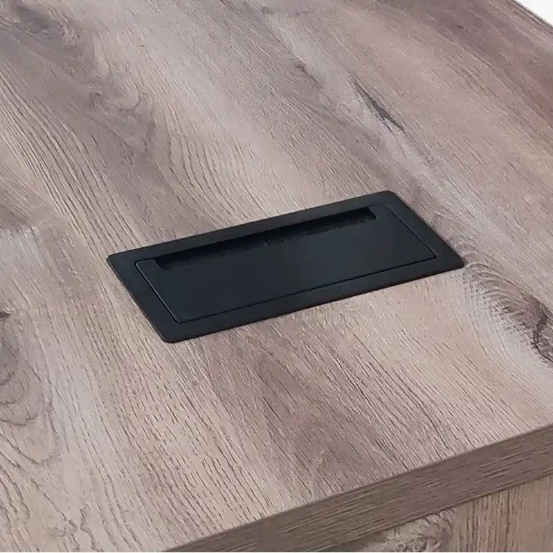 Moderner Schreibtisch aus Holzdekor mit Sichtschutz aus Metall und Kabelmanagement