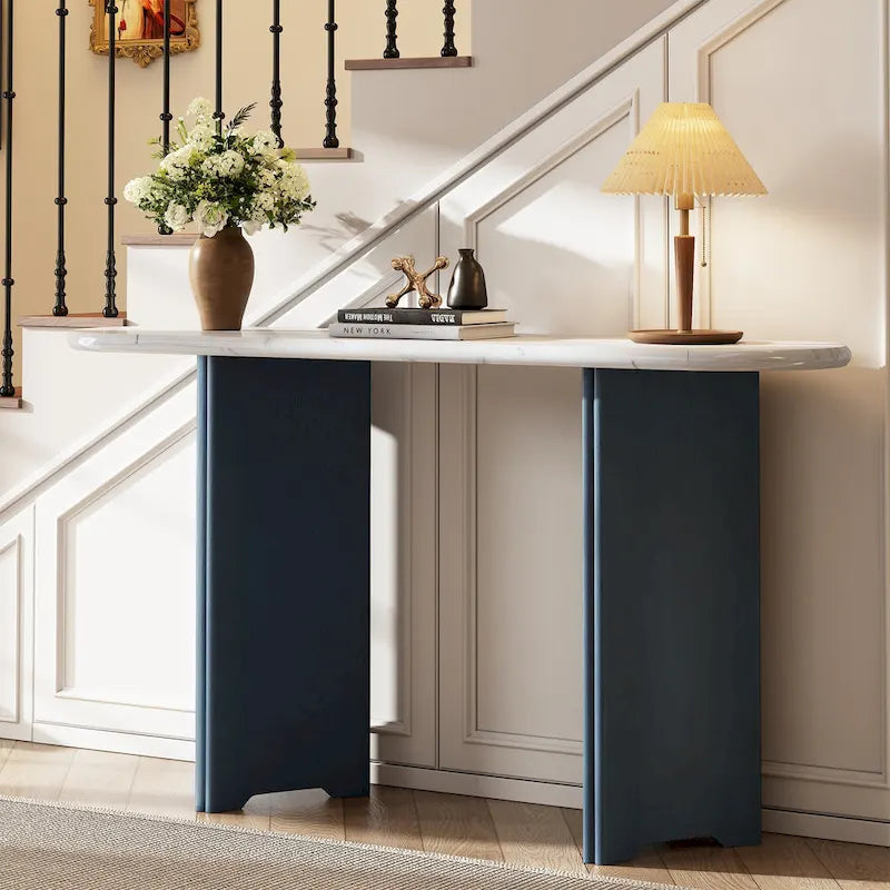Mesa consola moderna de mármol sintético con parte superior redondeada y base de madera
