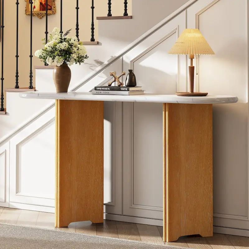 Mesa consola moderna de mármol sintético con parte superior redondeada y base de madera