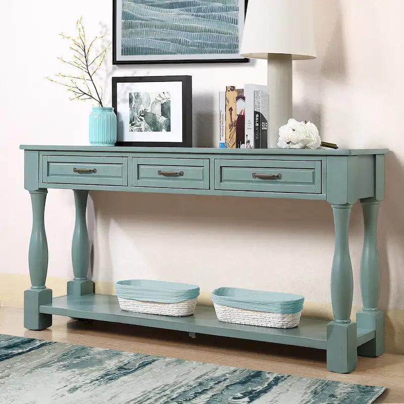Mesa consola clásica de madera con tres cajones y patas torneadas