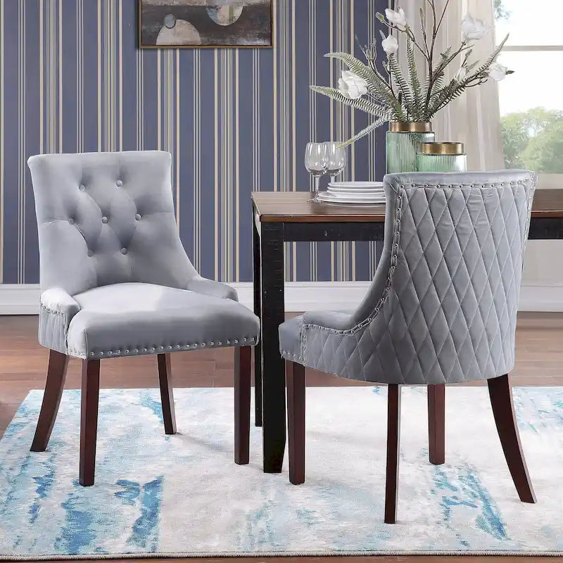 Silla de comedor clásica de terciopelo capitoné con ribete de tachuelas y patas de madera