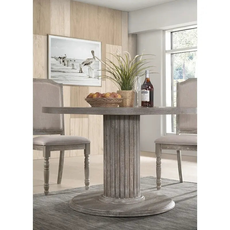 Mesa de comedor redonda rústica gris de madera con base de pedestal estriada