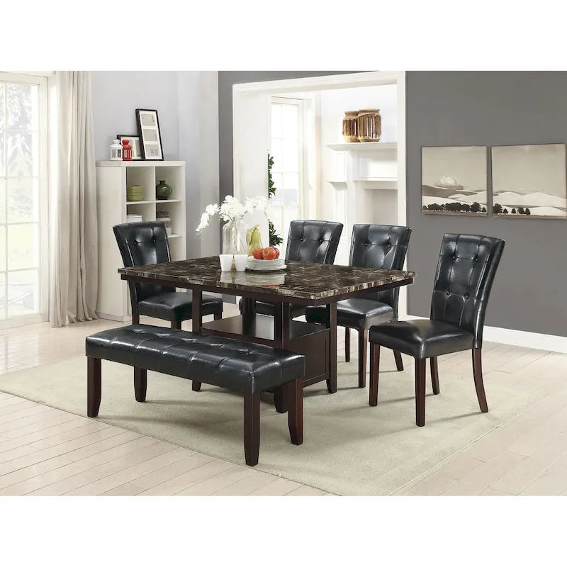 Silla de comedor clásica de cuero sintético con respaldo capitoné y patas de madera