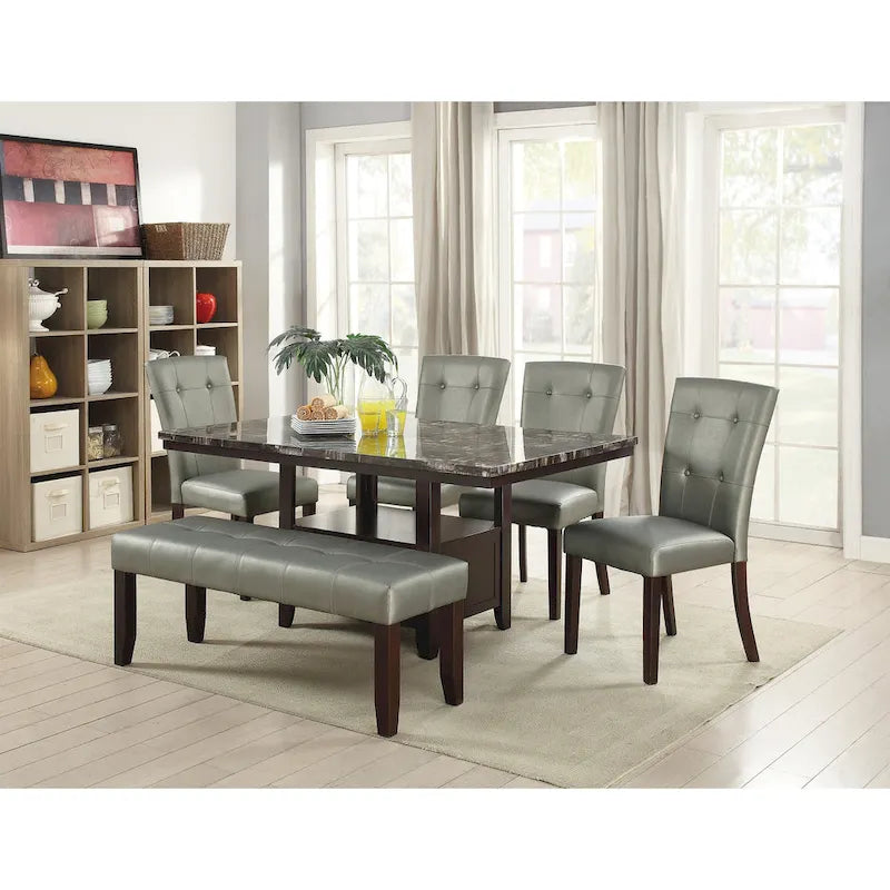 Silla de comedor clásica de cuero sintético con respaldo capitoné y patas de madera