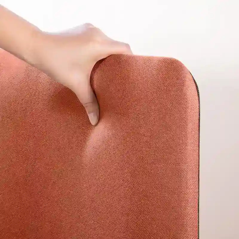 Cama de plataforma de metal moderna con cabecero tapizado y listones de madera