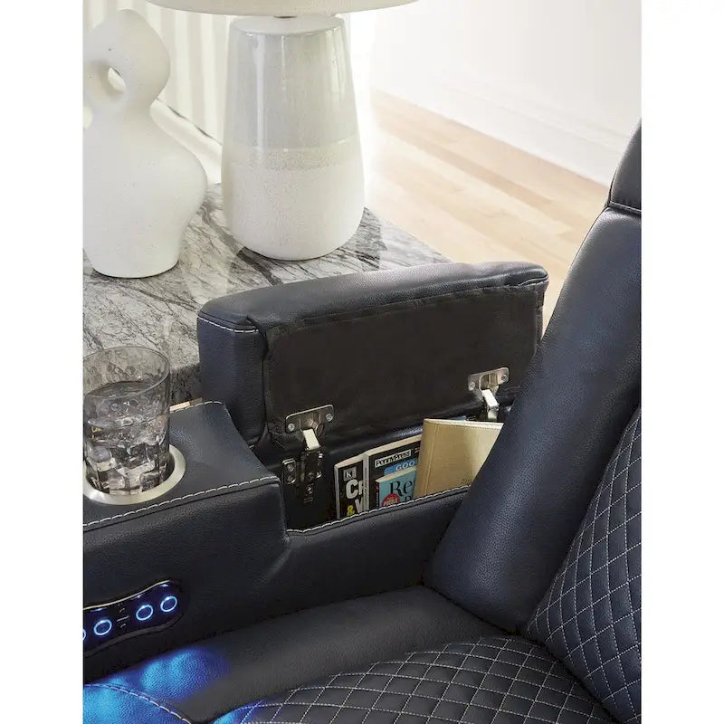 Modernes elektrisch verstellbares Relaxsofa aus Kunstleder mit Ladefunktion und Beleuchtung
