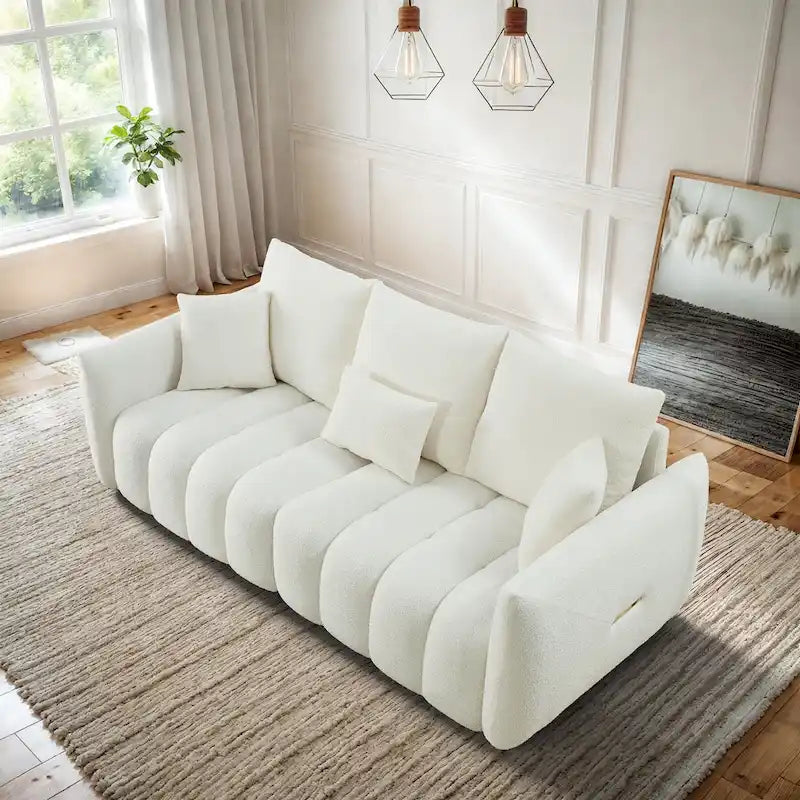 Sofá moderno de tela teddy con capitoné acanalado y cojines decorativos