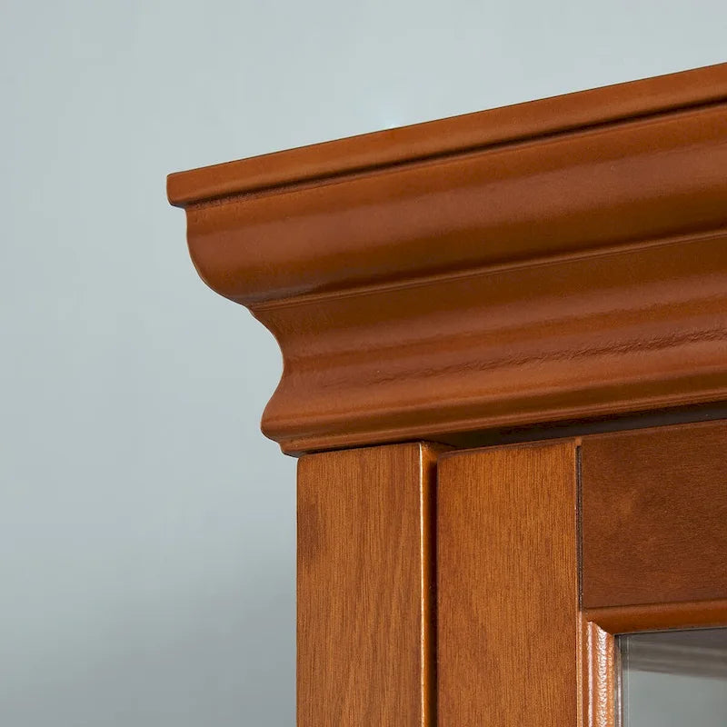 Vitrina clásica de madera con puertas de vidrio e iluminación interior