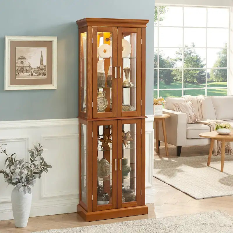 Vitrina clásica de madera con puertas de vidrio e iluminación interior