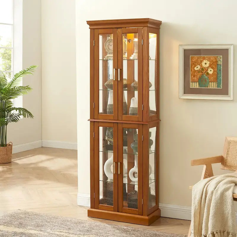 Vitrina clásica de madera con puertas de vidrio e iluminación interior