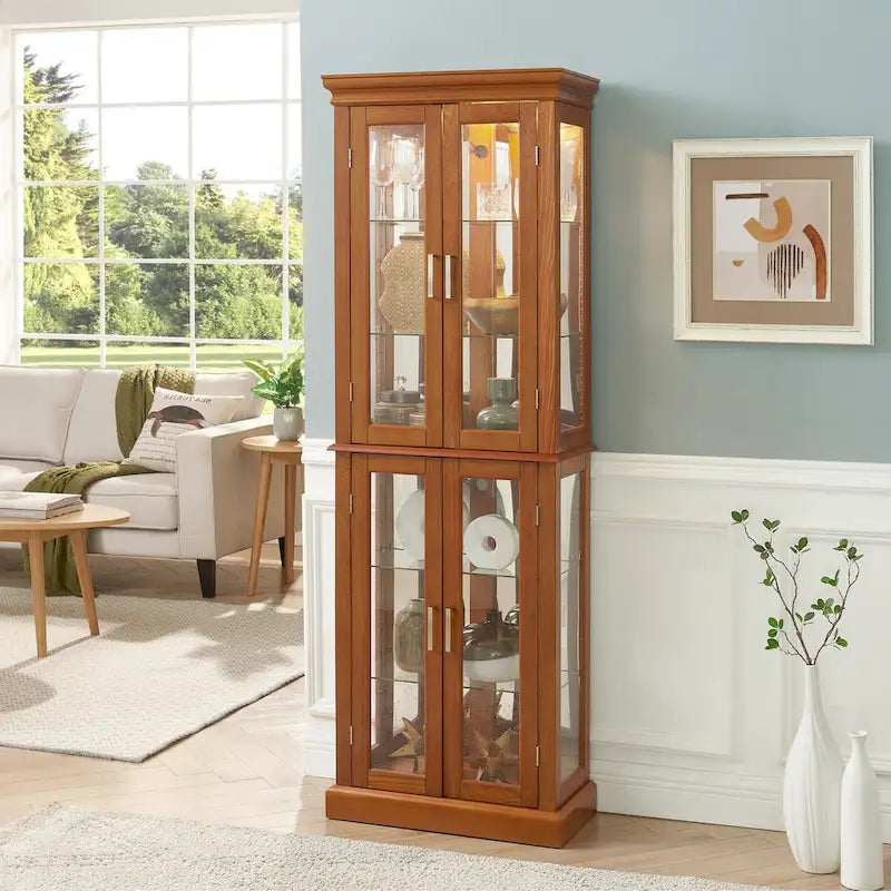 Vitrina clásica de madera con puertas de vidrio e iluminación interior