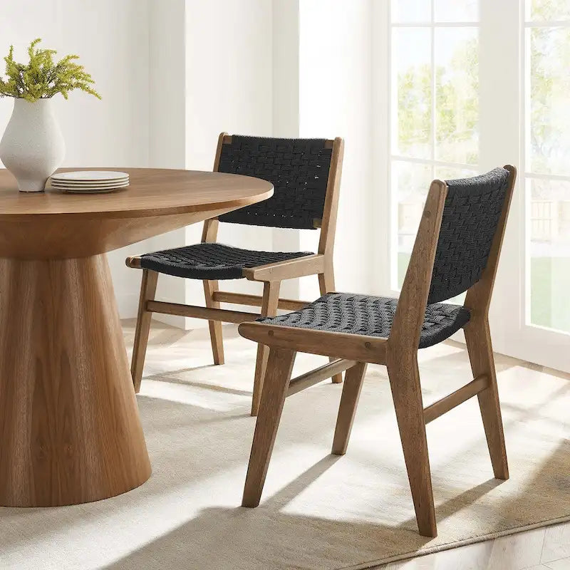 Silla de comedor contemporánea de cuerda tejida con estructura de madera de caucho y travesaños