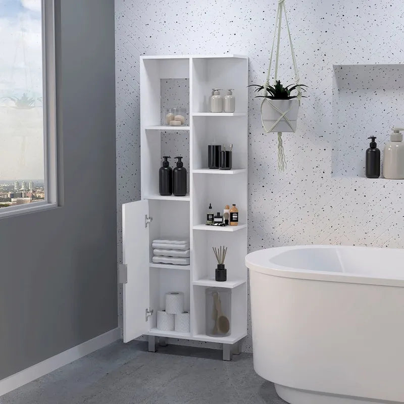 Armario moderno blanco para ropa de baño con estantes abiertos y puerta
