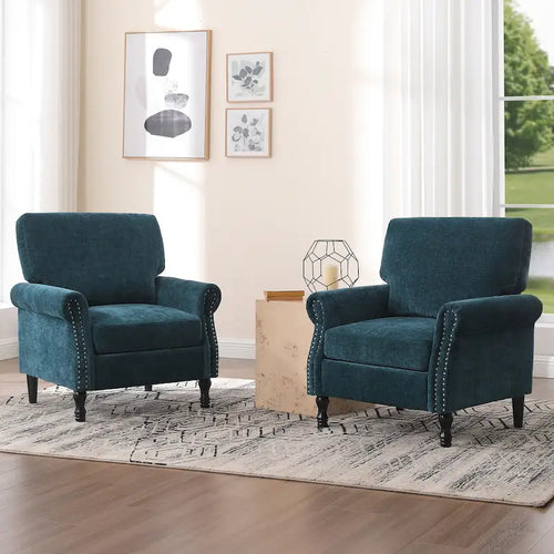 Sillón decorativo tapizado de chenilla con brazos enrollados y ribete de tachuelas