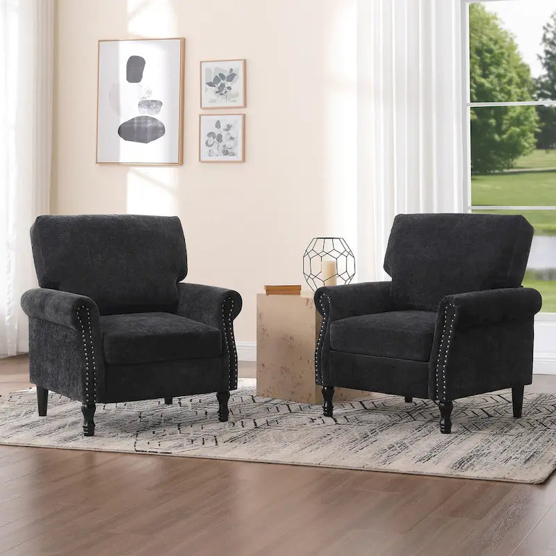 Sillón decorativo tapizado de chenilla con brazos enrollados y ribete de tachuelas