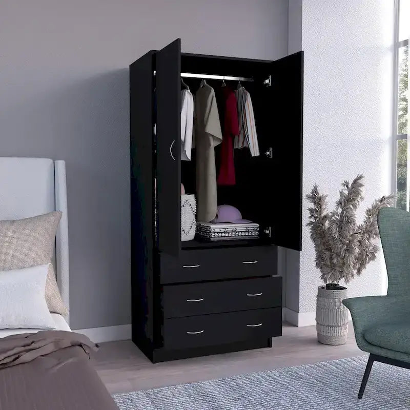 Moderne houten kledingkast met dubbele deuren, laden en hangroede